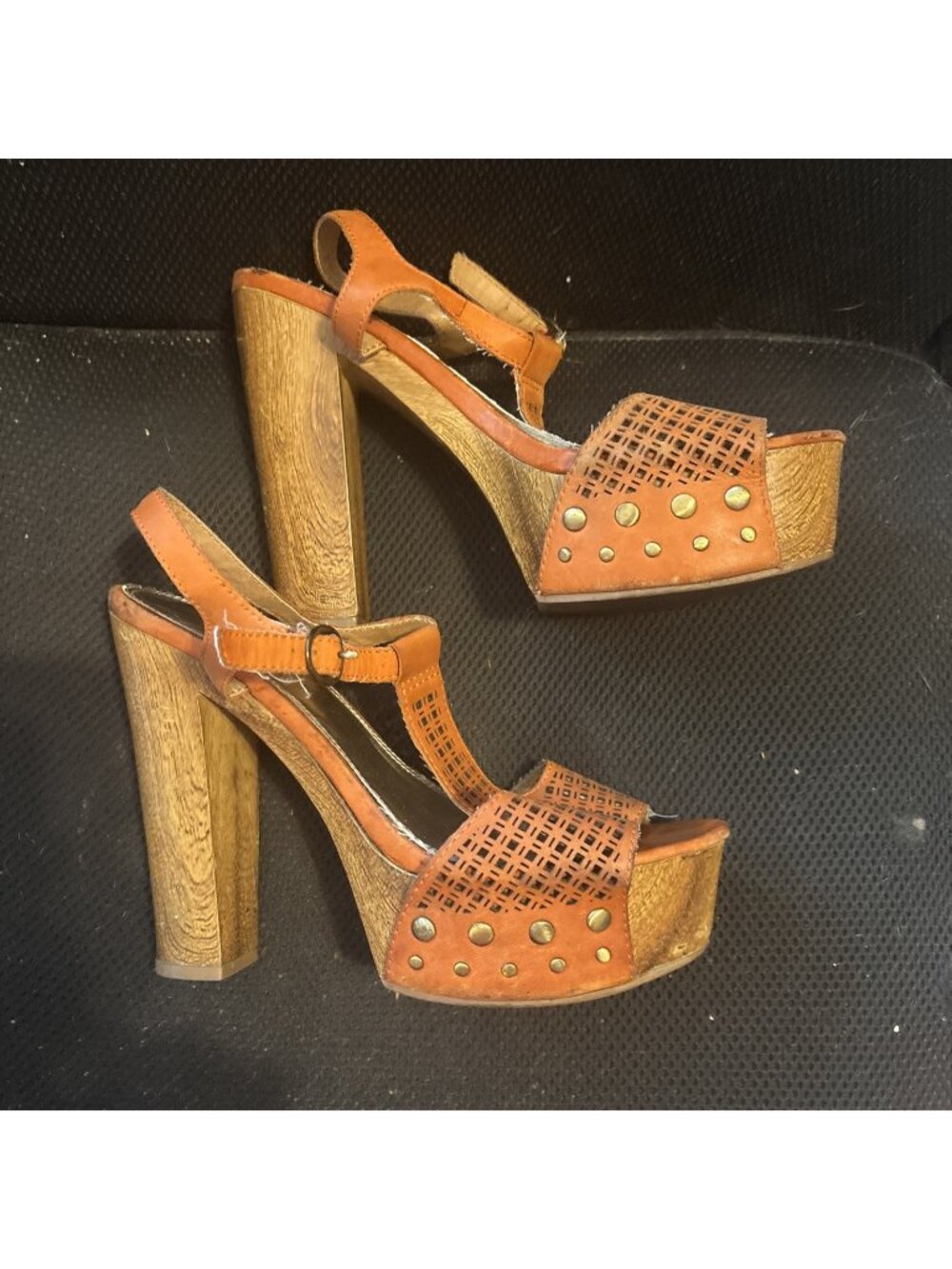 Women's Bakers Shoes Nikki Orange  Wood Heels Peep Toe Size 9 Studs
